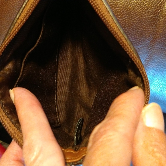 GUC Coach wristlet. - Picture 6 of 8